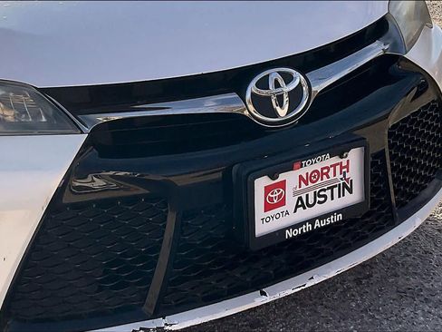 Used 2016 Toyota Camry SE image 29