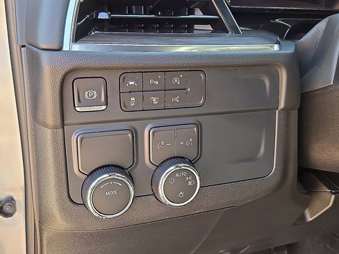 Used 2026 Chevrolet Tahoe LT RWD image 27