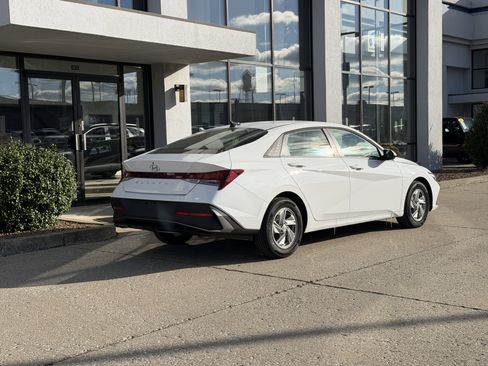 New 2026 Hyundai Elantra SE image 4