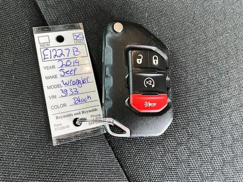 Used 2019 Jeep Wrangler Unlimited Rubicon w/ Cold Weather Group AWD/4WD image 31