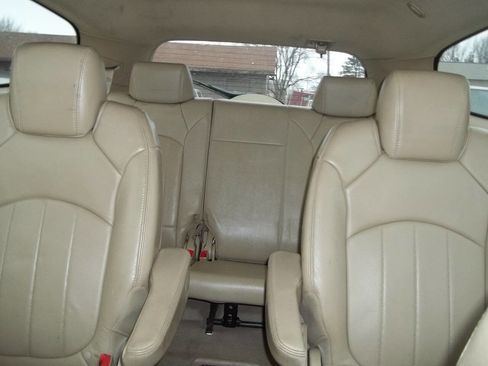 Used 2010 Buick Enclave CXL image 14