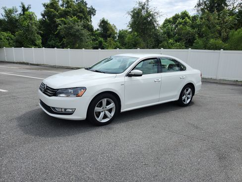 Used 2015 Volkswagen Passat 1.8T Limited Edition FWD image 1