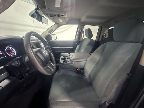 Used 2017 RAM 1500 Express AWD/4WD image 3