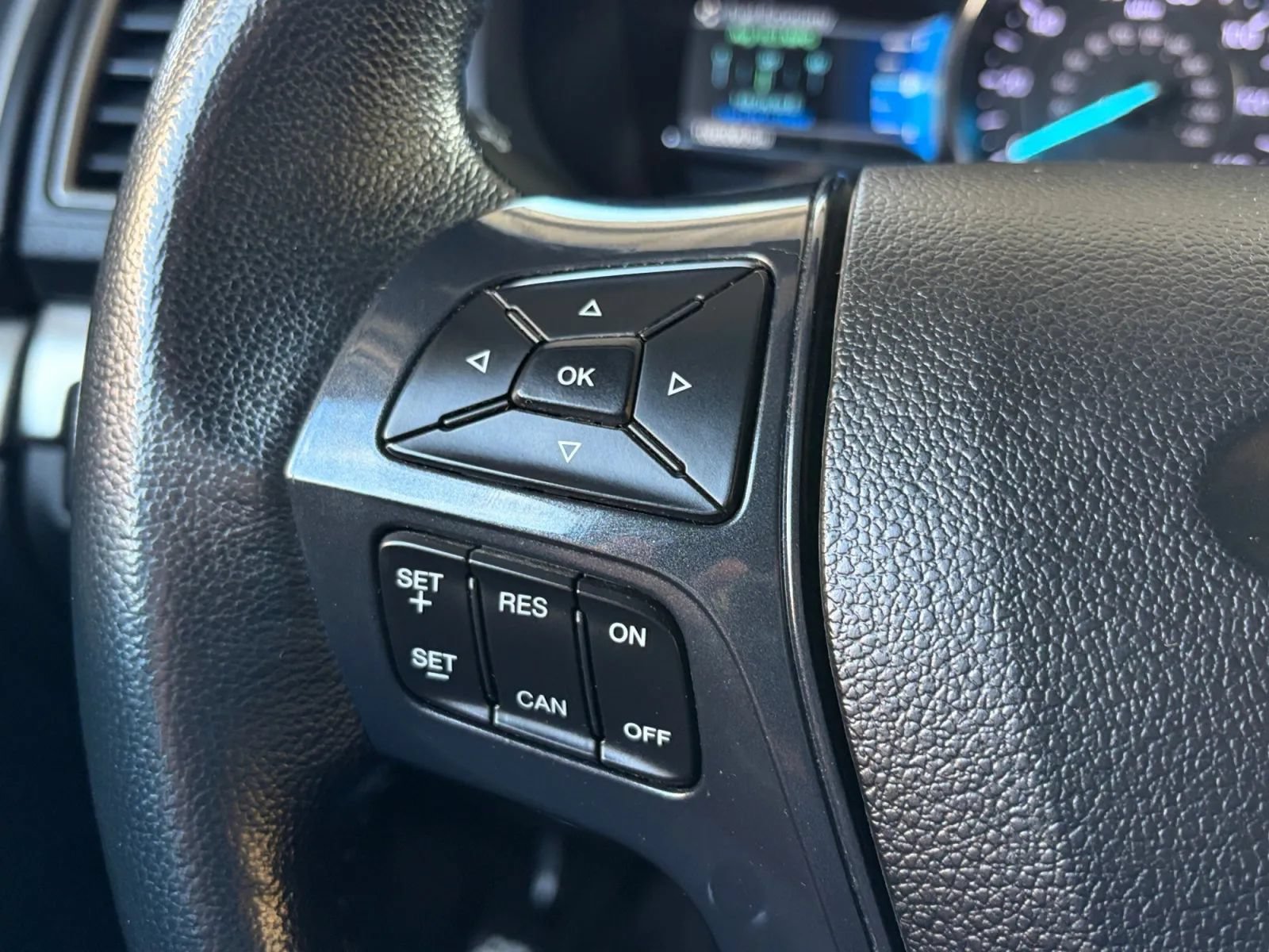 Used 2018 Ford Explorer XLT w/ Equipment Group 201A AWD/4WD image 32