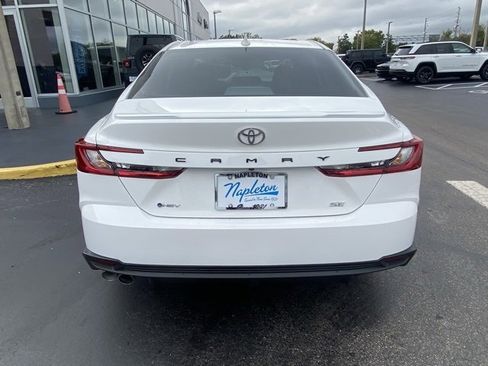 Used 2025 Toyota Camry SE image 7