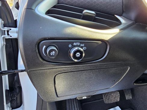 Used 2023 Chevrolet Malibu LS image 32