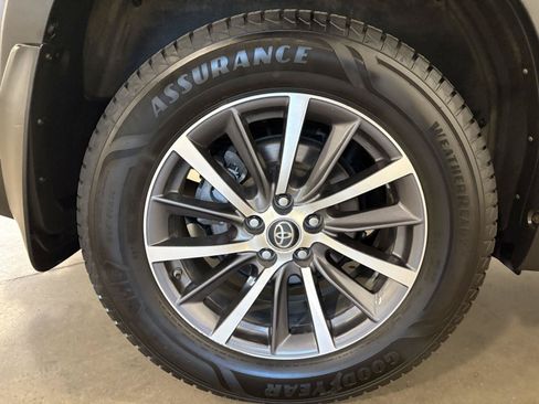 Used 2017 Toyota Highlander XLE AWD/4WD image 46