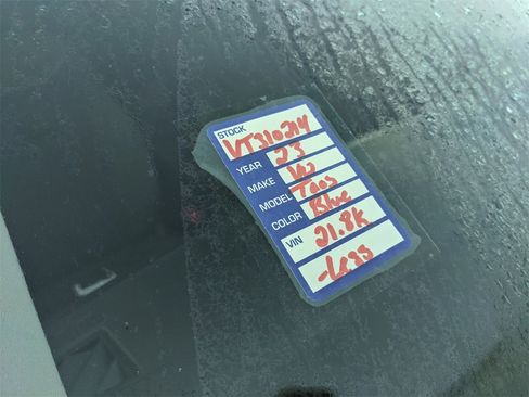 Certified 2023 Volkswagen Taos SE image 10