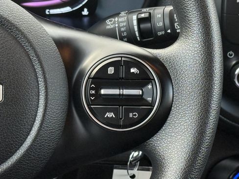 Used 2025 Kia Soul LX image 17