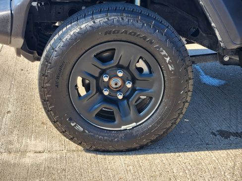 Used 2025 Jeep Wrangler Sport AWD/4WD image 11