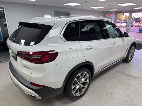 Used 2021 BMW X5 xDrive40i w/ Convenience Package AWD/4WD image 3