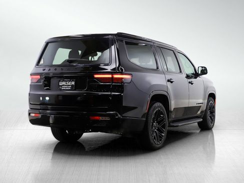 Used 2024 Jeep Wagoneer Series II image 5