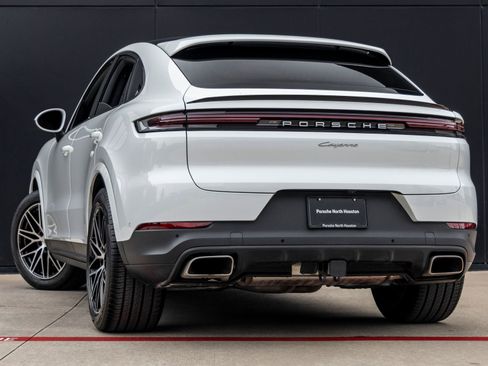 Certified 2026 Porsche Cayenne Coupe AWD/4WD image 3
