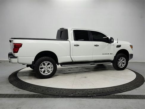 Used 2019 Nissan Titan SV w/ SV Convenience Package image 7