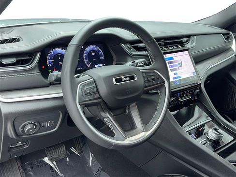 Used 2024 Jeep Grand Cherokee L Limited w/ Luxury Tech Group II image 16