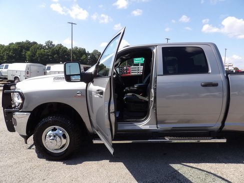 Used 2024 RAM 3500 Tradesman w/ Towing Technology Group AWD/4WD image 12