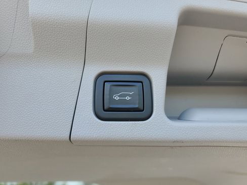 Used 2020 GMC Acadia SLE w/ Driver Convenience Package FWD image 30