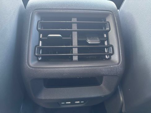 Used 2026 Volkswagen Tiguan SE AWD/4WD image 24