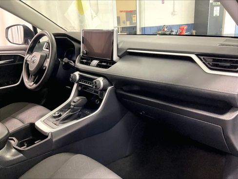 Used 2025 Toyota RAV4 XLE AWD/4WD image 14