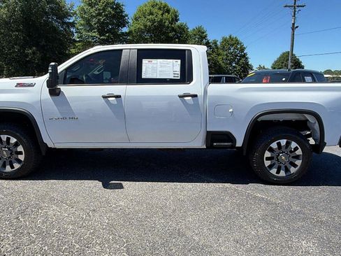 Used 2024 Chevrolet Silverado 2500 Custom w/ Custom Value Package AWD/4WD image 8