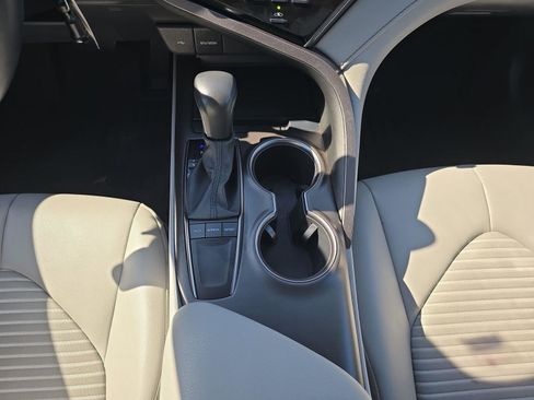 Used 2022 Toyota Camry SE image 18