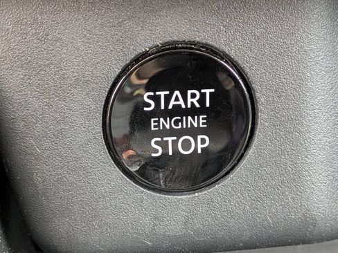 Certified 2025 Nissan Rogue SV FWD image 27