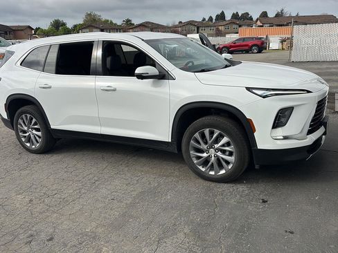 Used 2025 Buick Enclave Preferred image 1