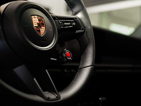 Certified 2025 Porsche 911 Carrera RWD image 14