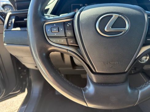 Used 2022 Lexus ES 350 w/ Premium Package FWD image 10