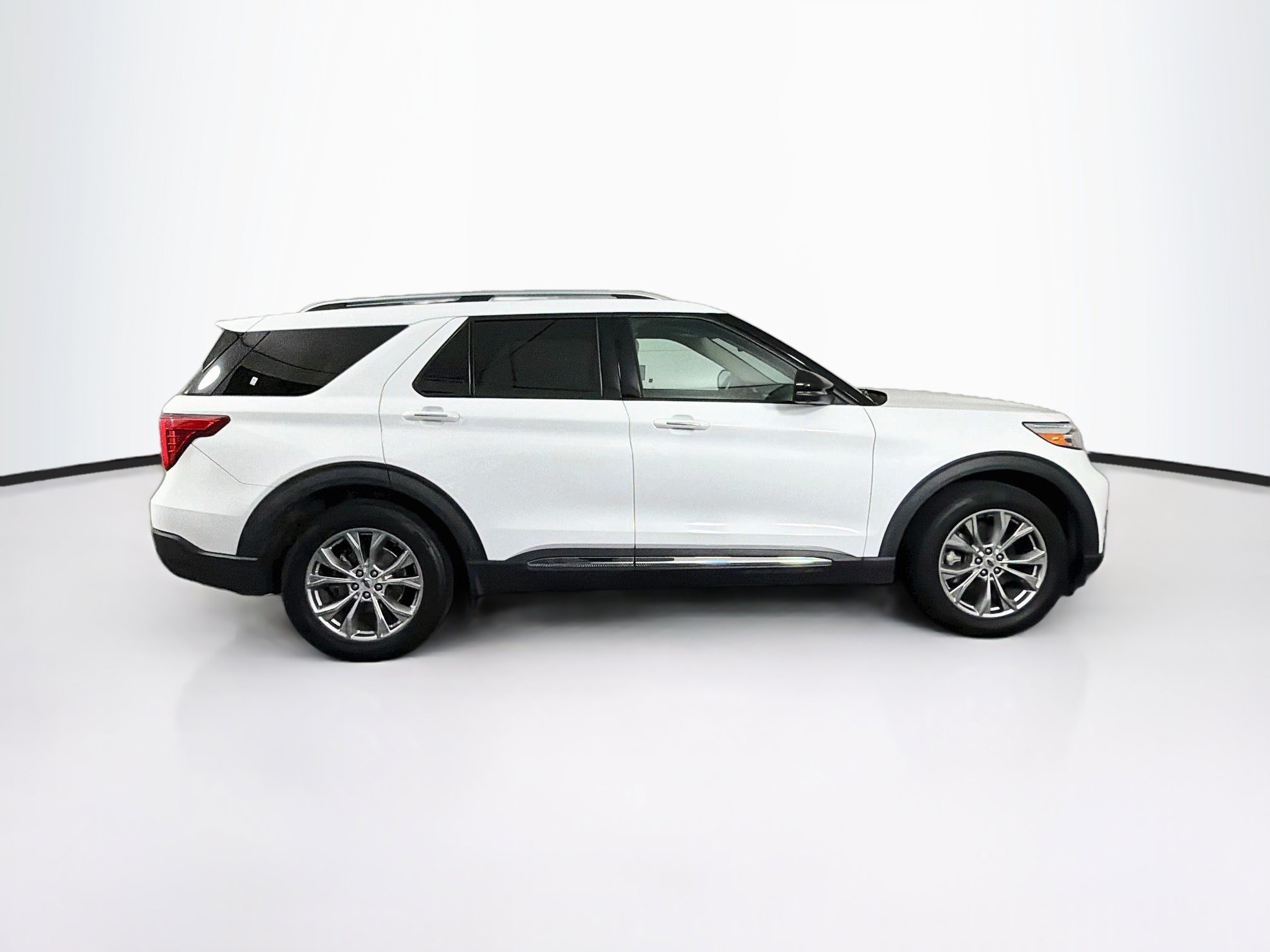 Used 2021 Ford Explorer Limited w/ Equipment Group 301A AWD/4WD image 10