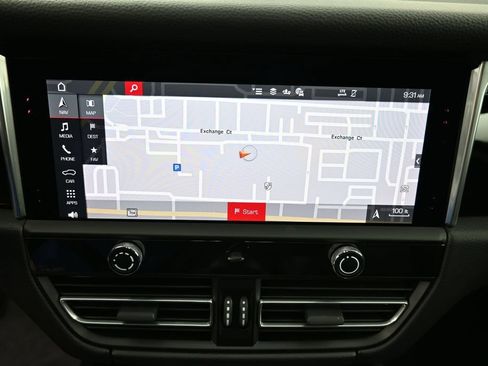 Certified 2026 Porsche Macan AWD/4WD image 21