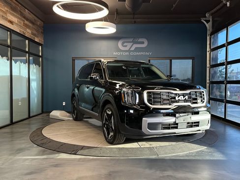 Used 2023 Kia Telluride S AWD/4WD image 1