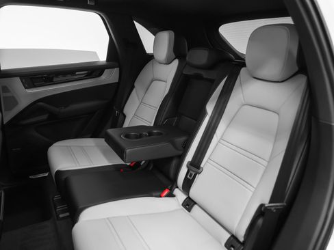 Certified 2026 Porsche Cayenne AWD/4WD image 41