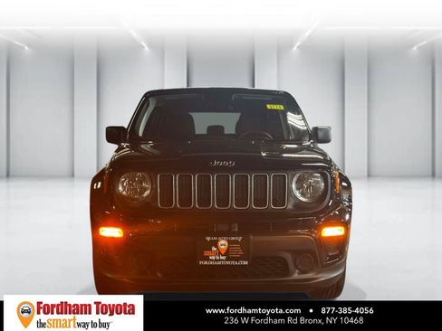 Used 2023 Jeep Renegade Latitude AWD/4WD image 2