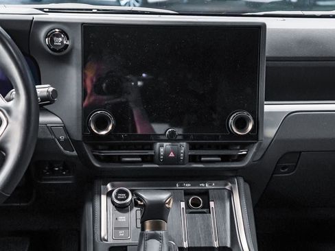 Used 2025 Lexus GX 550 w/ Cold Area Package AWD/4WD image 13