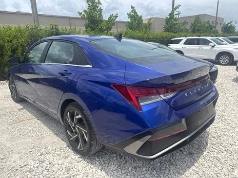 Used 2025 Hyundai Elantra SEL FWD image 8