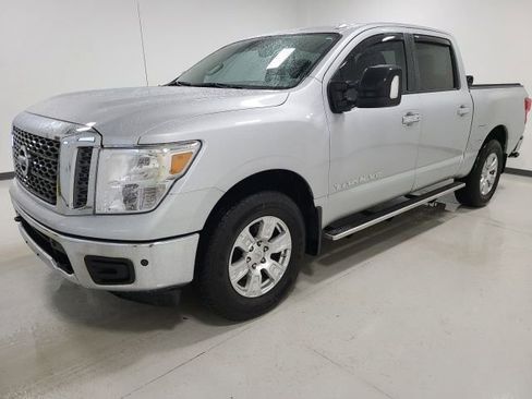 Used 2018 Nissan Titan SV w/ SV Convenience Package AWD/4WD image 8