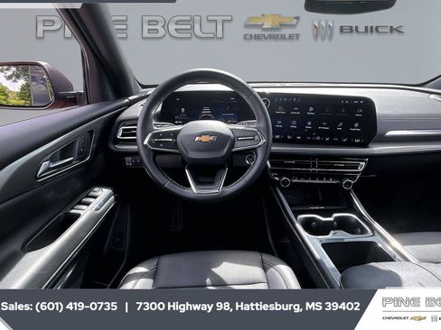 Used 2026 Chevrolet Traverse LT FWD image 5