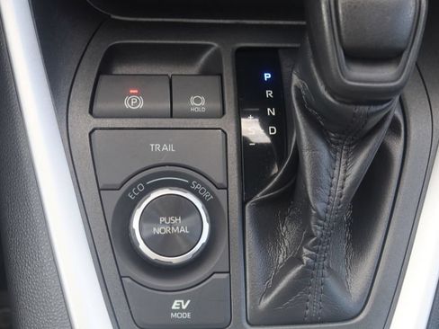 Used 2020 Toyota RAV4 XLE w/ Convenience Package AWD/4WD image 13