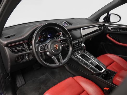 Certified 2019 Porsche Macan AWD/4WD image 4