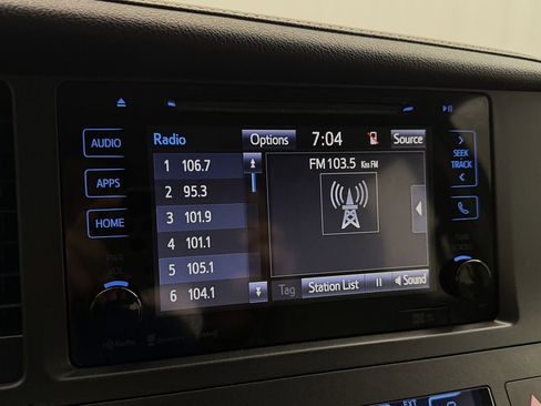 Used 2017 Toyota Sienna XLE image 17