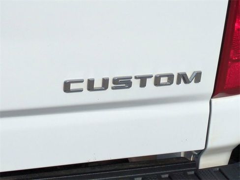 Used 2022 Chevrolet Silverado 2500 Custom w/ Custom Value Package image 13