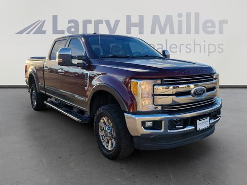 Used 2017 Ford F250 Lariat w/ Chrome Package image 8