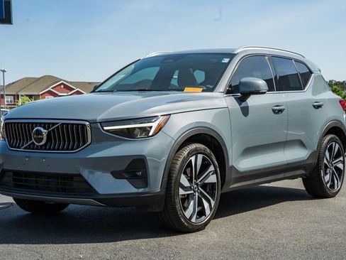 Used 2023 Volvo XC40 B5 Plus w/ Protection Package Premier AWD/4WD image 3