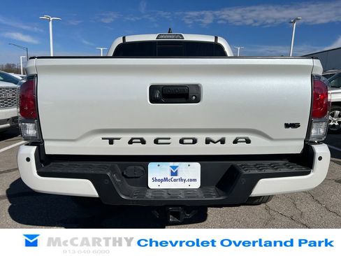 Used 2022 Toyota Tacoma TRD Sport w/ Technology Package image 4