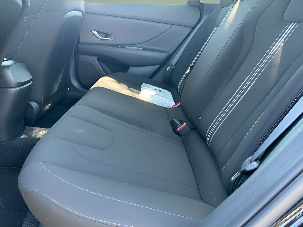 Used 2018 Chevrolet Colorado Z71 w/ Centennial Edition AWD/4WD image 11