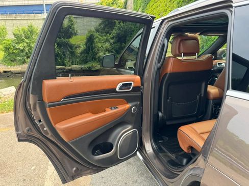 Used 2018 Jeep Grand Cherokee Summit w/ Platinum Series Group AWD/4WD image 14