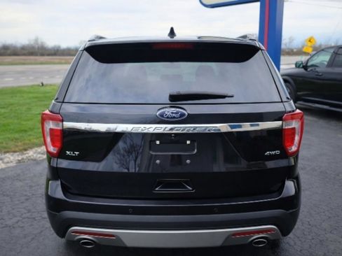 Used 2017 Ford Explorer XLT w/ Equipment Group 201A image 5