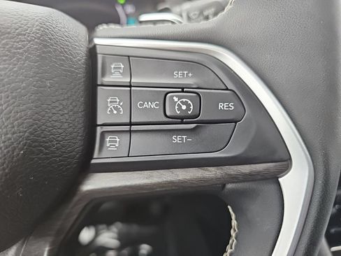 Certified 2023 Jeep Grand Cherokee 4WD 4xe image 32
