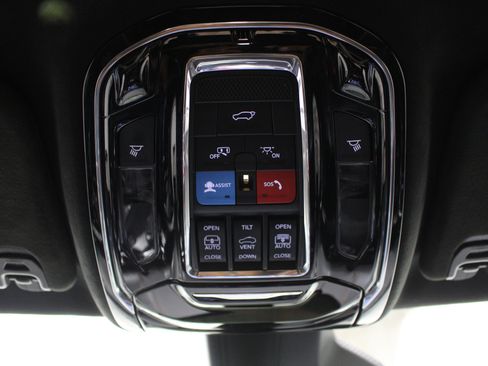 Used 2023 Jeep Grand Wagoneer Series III AWD/4WD image 21